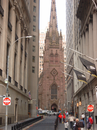 Trinity church vista de Wall Street.